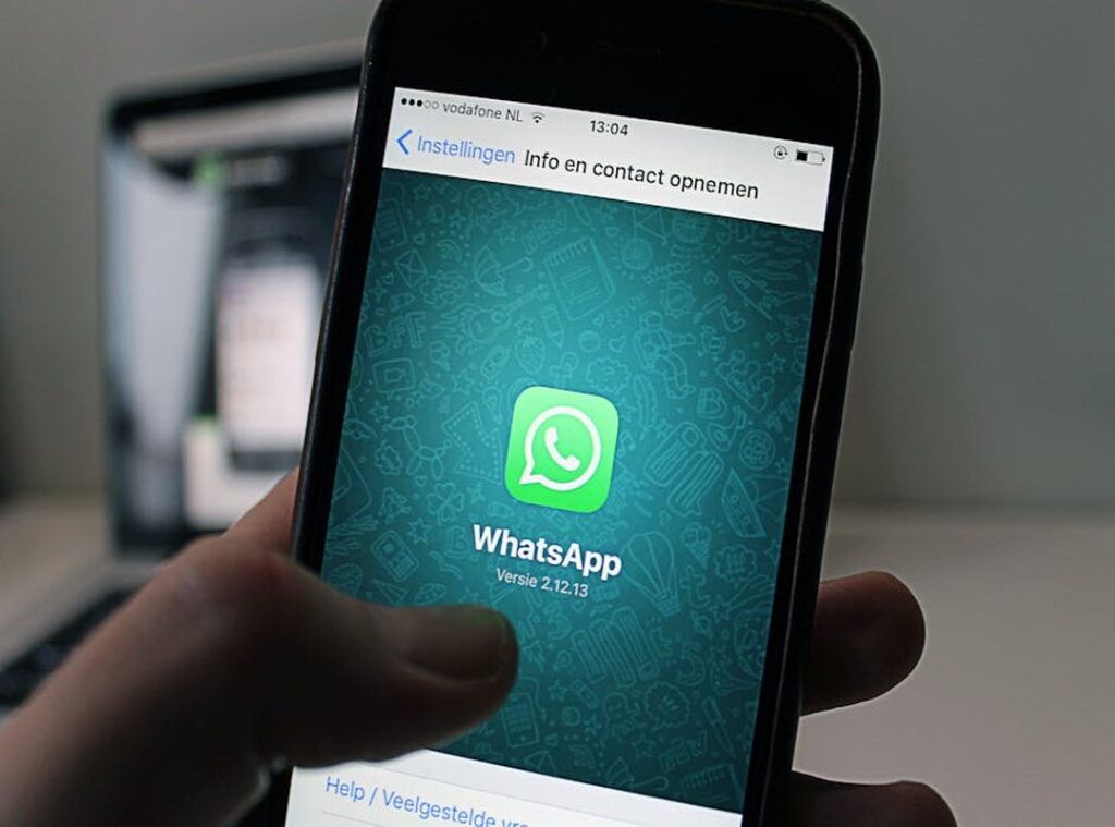 whatsapp tiernos besos gif