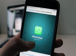 whatsapp tiernos besos gif